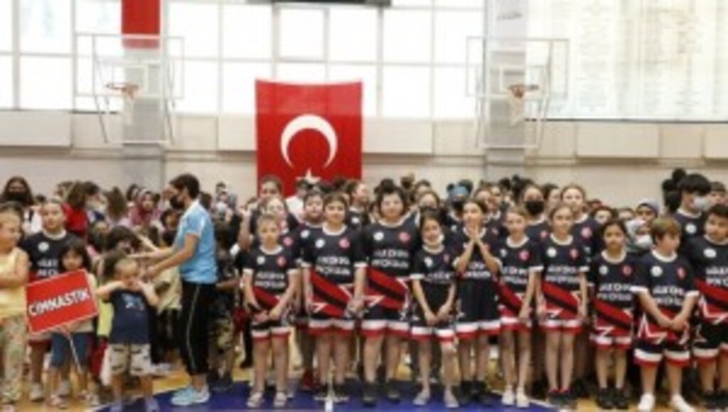 YAZ SPOR OKULLARI ÇOŞKULU TÖRENLE KAPILARINI GENÇLERE AÇTI
