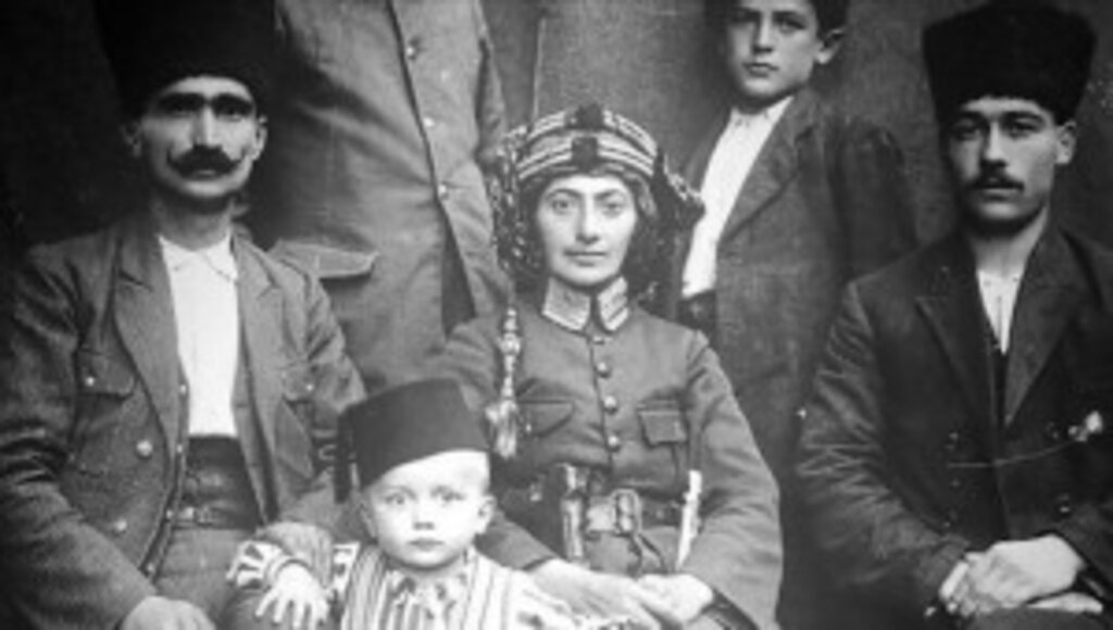 Yerli ve yabancı arşivlerde Milli Mücadele'nin kadın kahramanı: Üsteğmen Kara Fatma