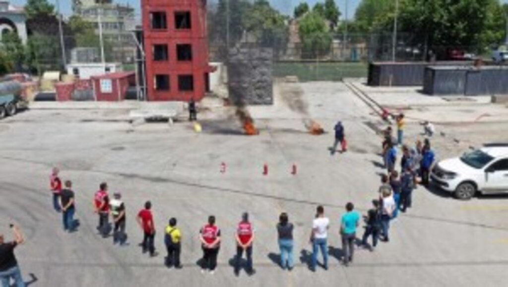 ANKARA İTFAİYESİ’NDEN GÖNÜLLÜ MOTOSİKLETLİLERE YANGIN EĞİTİMİ