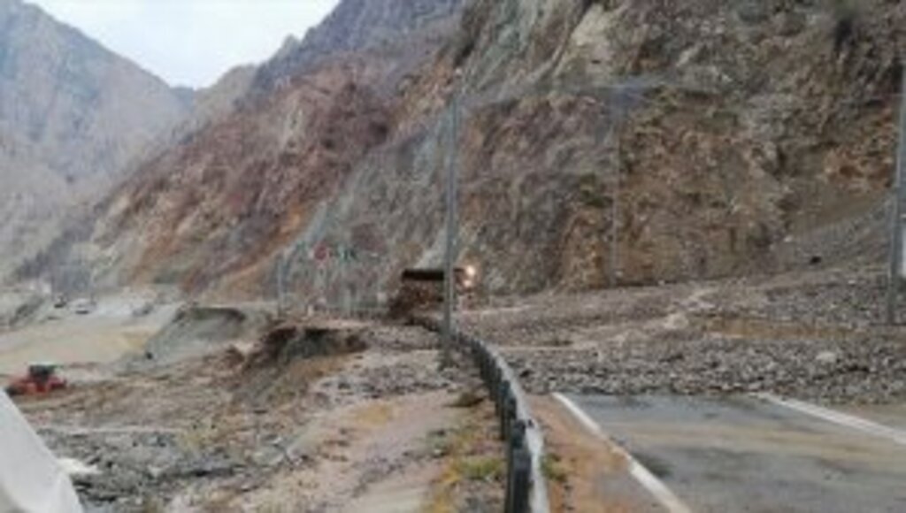Artvin-Erzurum karayolu heyelan nedeniyle ulaşıma kapandı