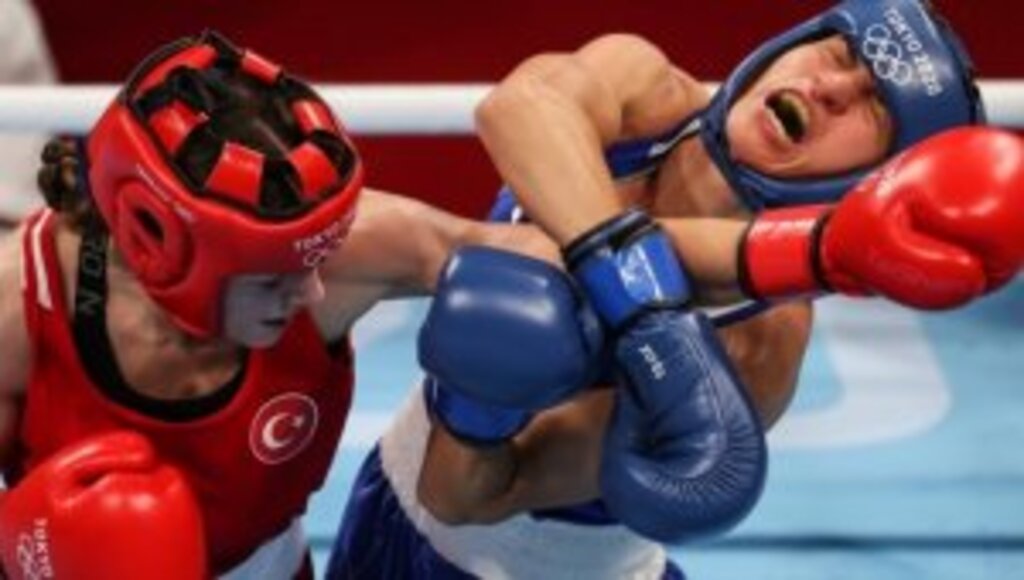 Boks kadınlar 51 kiloda Çakıroğlu gümüş madalya kazandı