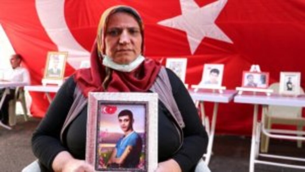 Diyarbakır annelerinden Demir: Çocuğumu almadan buradan gitmeyeceğim