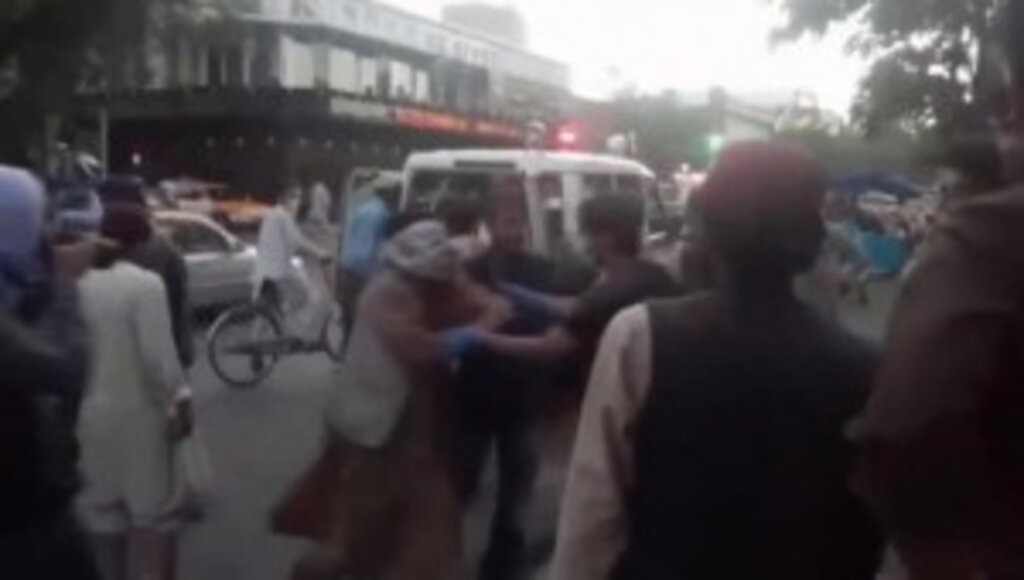 Kabil'de havaalanı bölgesinde iki intihar saldırısı meydana geldi