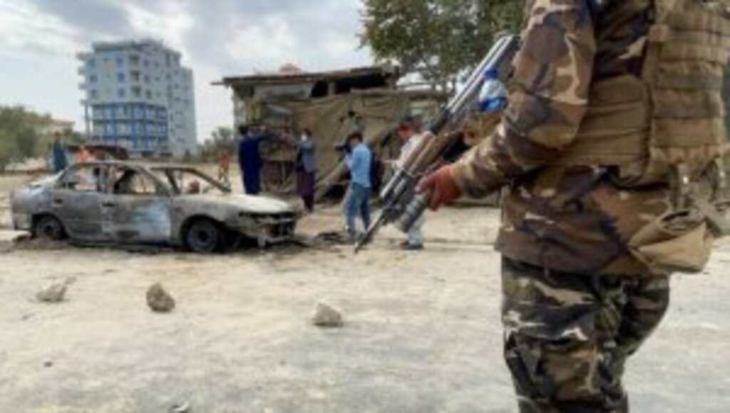 Kabil'deki havalimanı yakınlarına 5 roket düştü