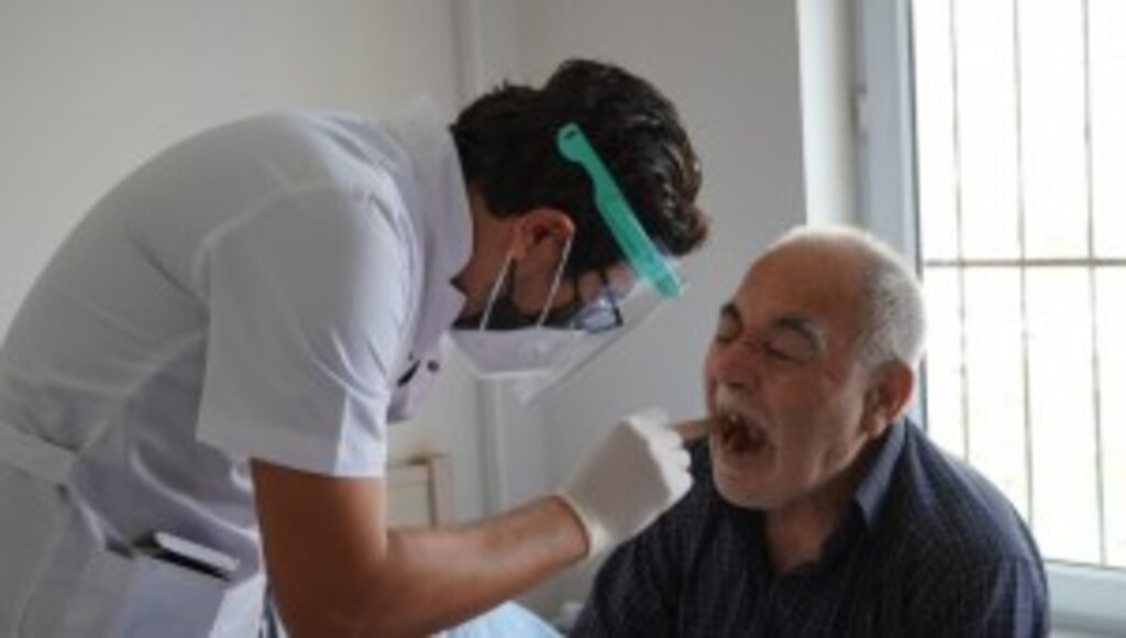 KEÇİÖREN’DEKİ HUZUREVİNDE 60 YAŞLIYA DİŞ TARAMASI YAPILDI