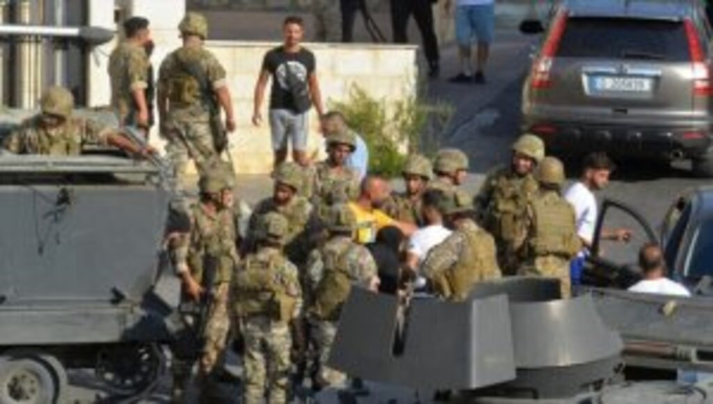 Lübnan'da Hizbullah yanlıları ve Arap aşiretleri arasında silahlı çatışma çıktı