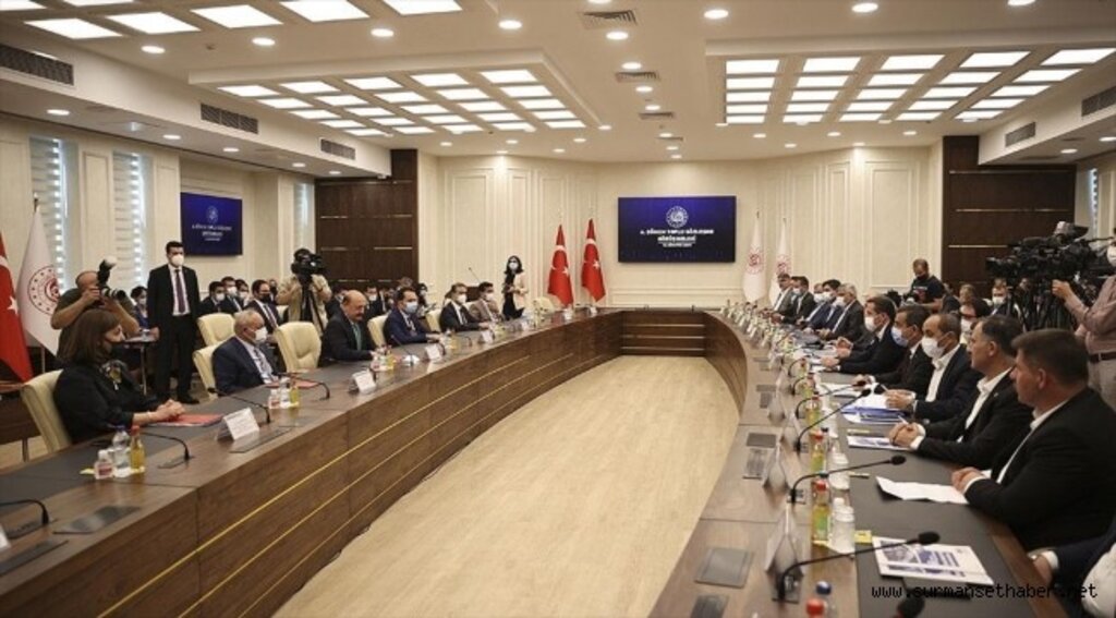 Memur ve memur emeklisine 2022 yılı için yüzde 6+5 zam teklifi