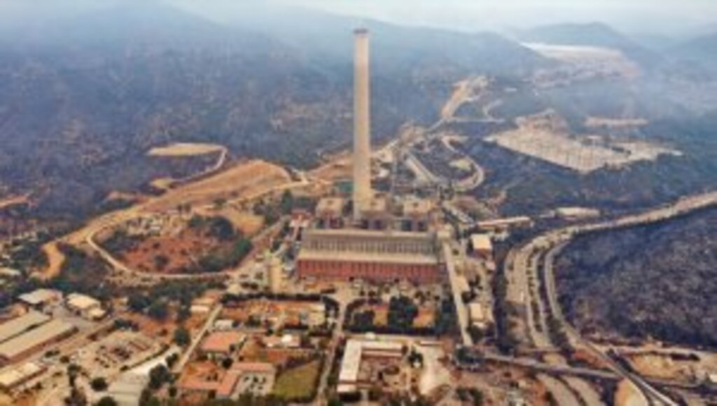 Muğla'nın Milas ilçesindeki Kemerköy Termik Santrali'ndeki yangın ana binaya sıçramadan kontrol altına alındı