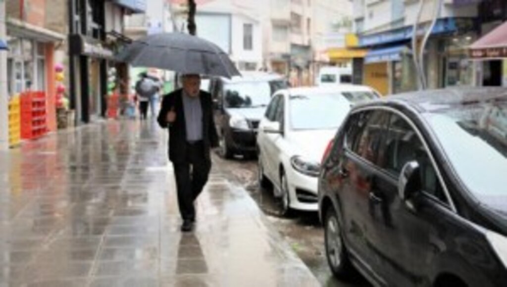  ORDU BÜYÜKŞEHİR BELEDİYESİ, 127 NOKTADA SEFERBER OLARAK YAĞIŞIN ETKİSİNİ AZALTTI