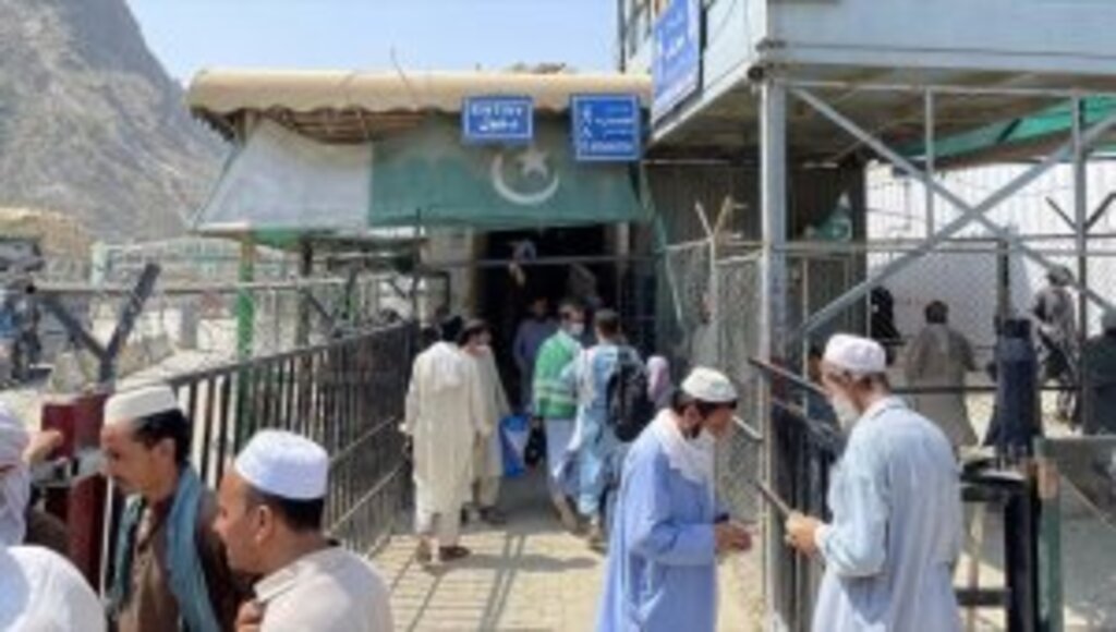 Pakistan'a gitmek isteyen Afganların sınırdaki bekleyişi sürüyor