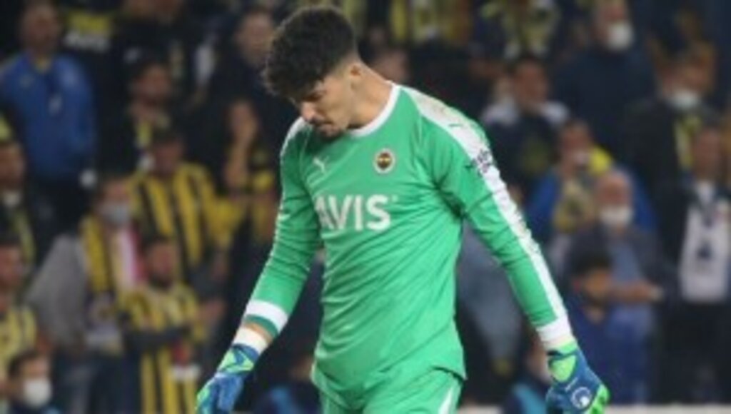 Fenerbahçe, Olympiakos'a farklı kaybetti. Maçın kahramanı Altay Bayındır oldu