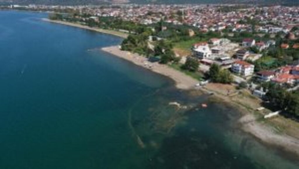 İznik Gölü'nün bazı bölümlerinde su kıyıdan 30 metre çekildi