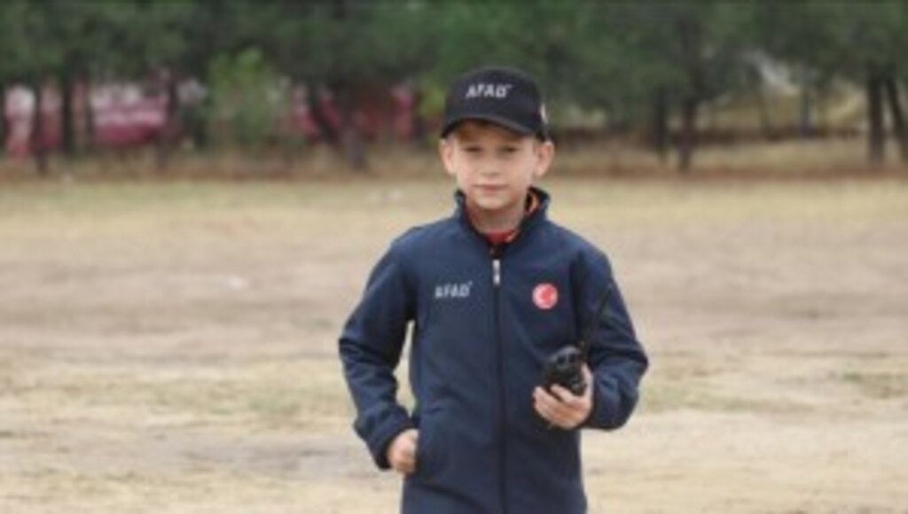 AFAD görevlisi olmayı hayal eden Kerem'e anlamlı hediye