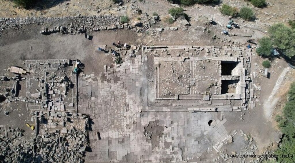 Aigai Antik Kenti'nde Athena Tapınağı'nın silüeti ortaya çıktı