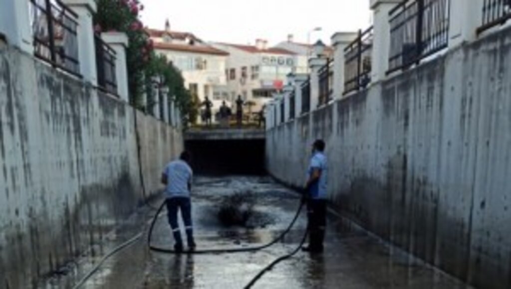 Büyükşehir, Marmaris Karadere’den 20 Ton Atık Çıkardı