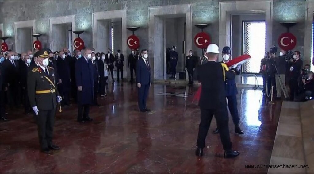 CANLI: Cumhurbaşkanı Erdoğan ve beraberindeki heyet Anıtkabir'i ziyaret ediyor