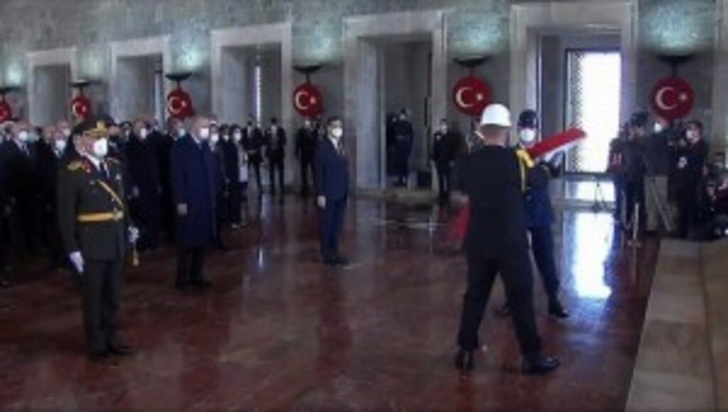 CANLI: Cumhurbaşkanı Erdoğan ve beraberindeki heyet Anıtkabir'i ziyaret ediyor