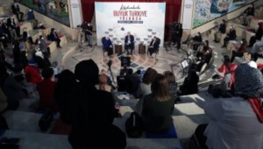 Cumhurbaşkanı Erdoğan: Kadınlarımızın eğitim ve üretim alanında katettikleri mesafe tarihi bir başarının ifadesidir