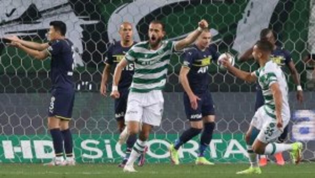 Fenerbahçe Konya deplasmanıyla üst üste üçüncü mağlubiyetini aldı