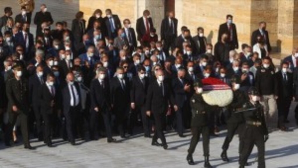 İçişleri Bakanı Soylu ve beraberindeki heyet Anıtkabir'i ziyaret etti