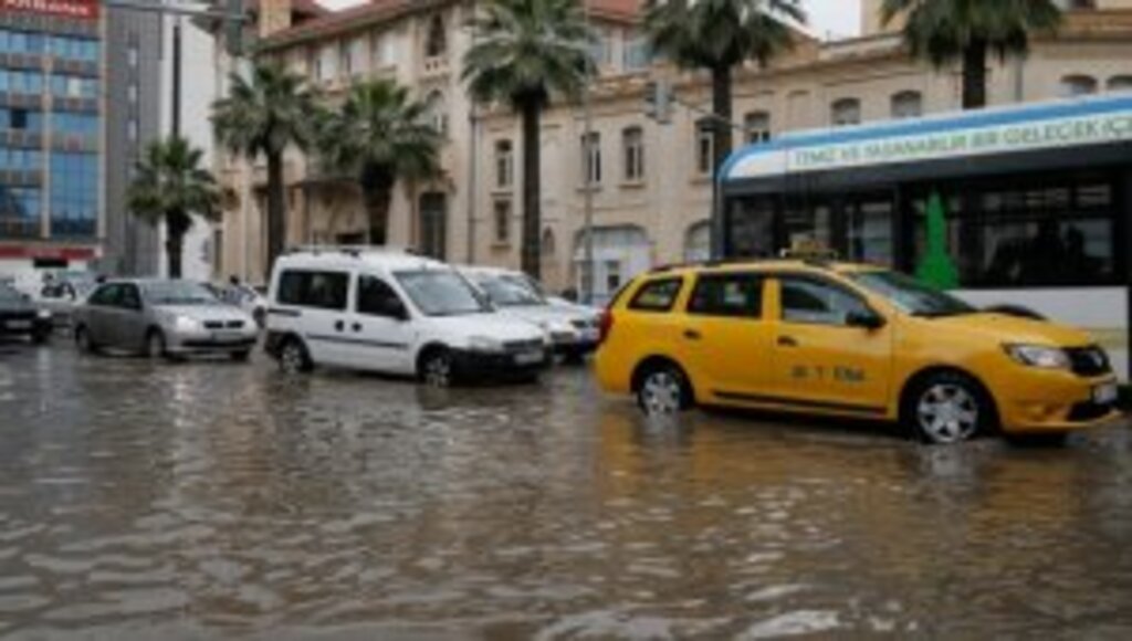 Meteoroloji Dört Şehir İçin Sel Uyarı Verdi
