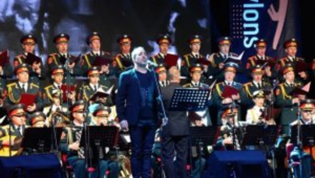 Rus Kızılordu Korosu ve Haluk Levent Bursa'da konser verdi