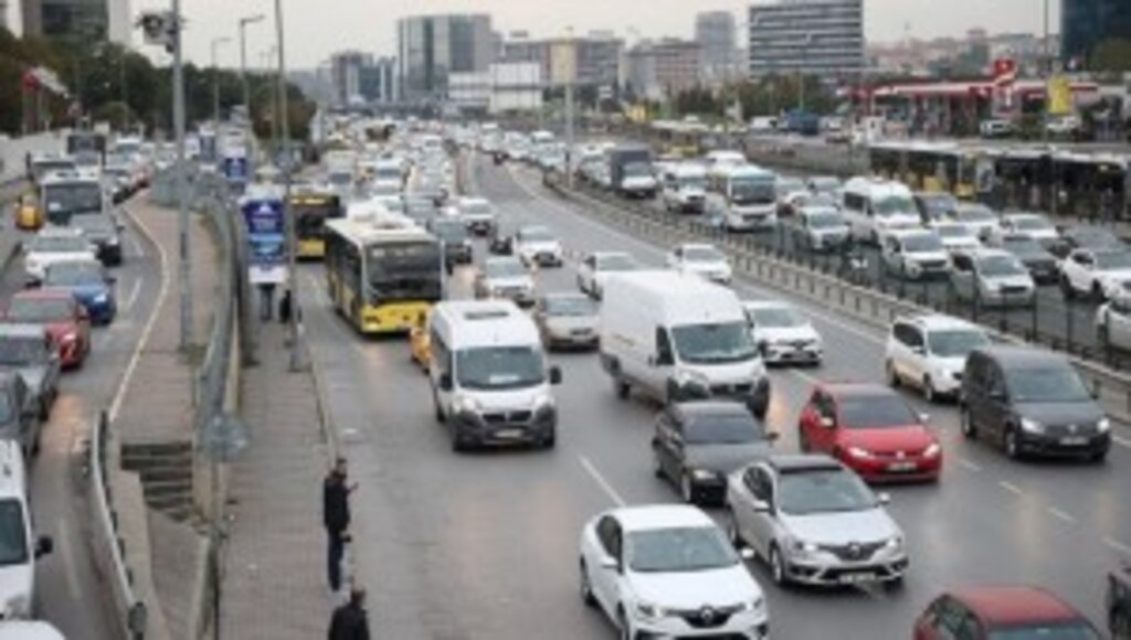 Son iki yıldır Hindistan'ı andıran trafik yoğunluğu İstanbulluları bezdirdi