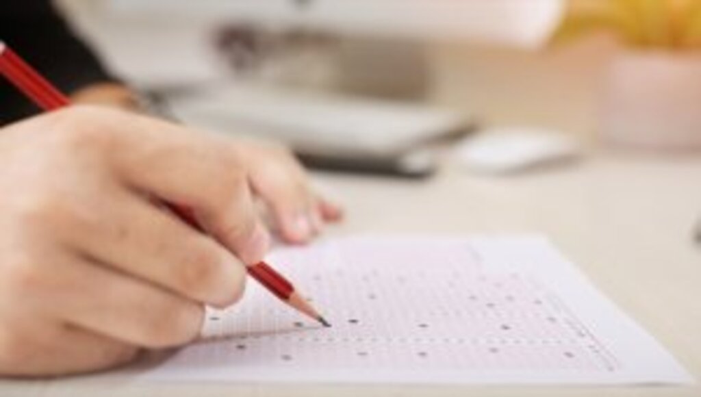 Üniversitelere girişte hukuk, sağlık ve mühendislik alanlarının asgari başarı puanı şartı artırılacak