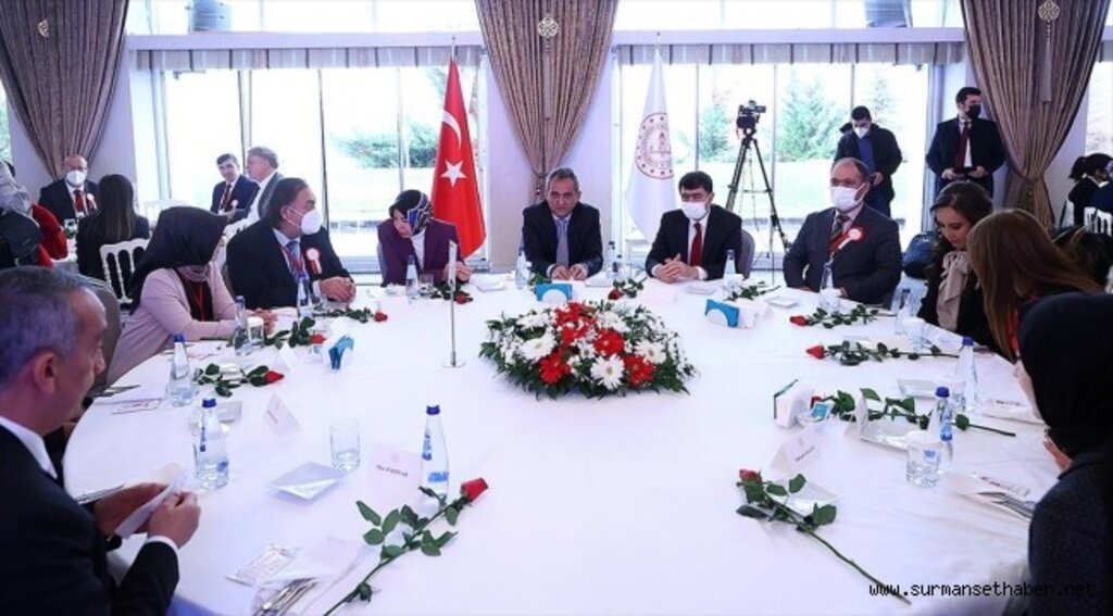Bakan Özer: 3600 ek göstergeyle birlikte yeni düzenleme tüm öğretmen camiamıza hayırlı uğurlu olsun