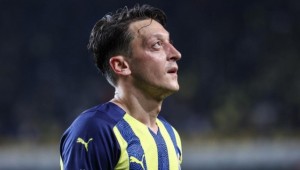Barcelona'dan Fenerbahçe'nin Yıldız Futbolcu Mesut Özil'e 100 Milyon Avroluk teklif