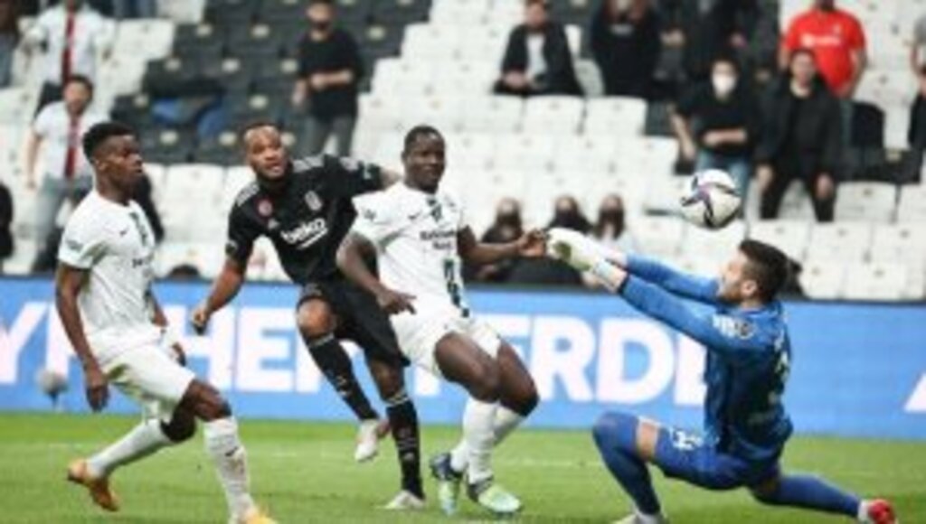 Beşiktaş sahasında Giresunspor'a 4-0 yenildi