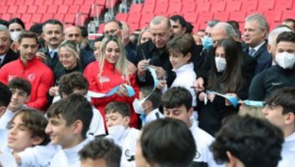 Cumhurbaşkanı Erdoğan, Alsancak Mustafa Denizli Stadı'nın açılışını yaptı