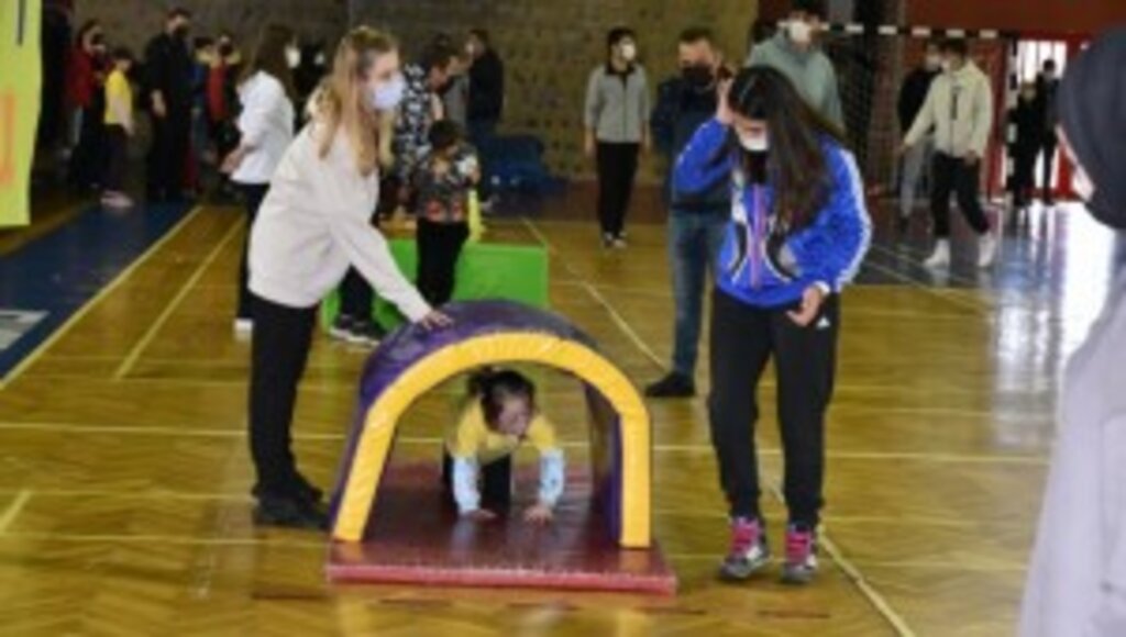 Dünya Engelliler Günü Minik Sporcular Etkinliğinde Çocuklar Spor Yaparak Eğlendi