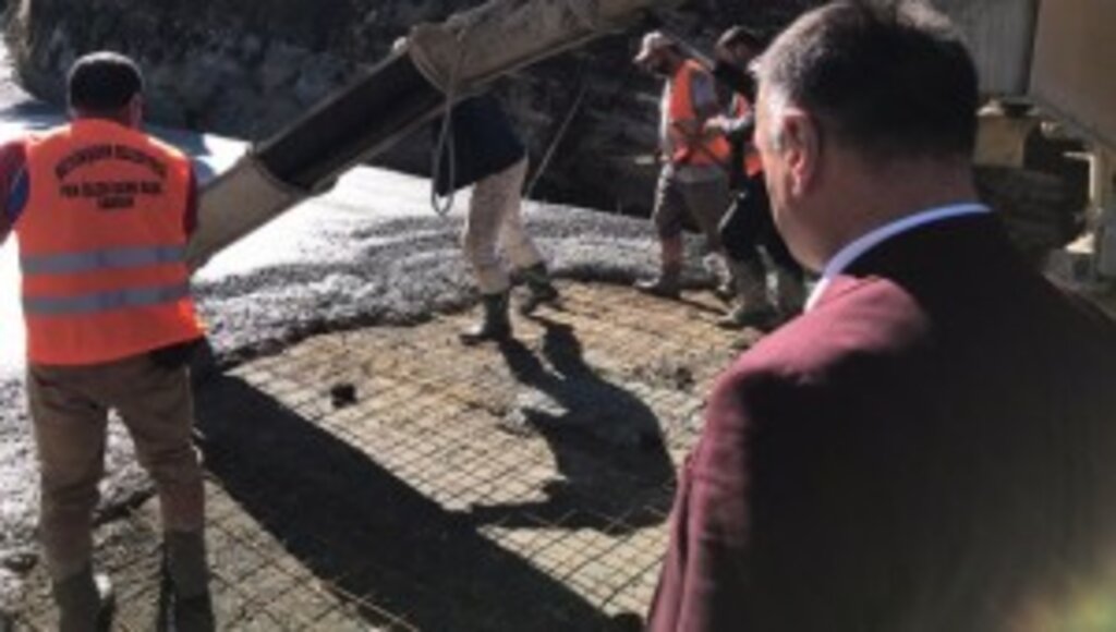 Samsun’un Salıpazarı ilçesinde bir mahalle daha beton yolla buluştu.