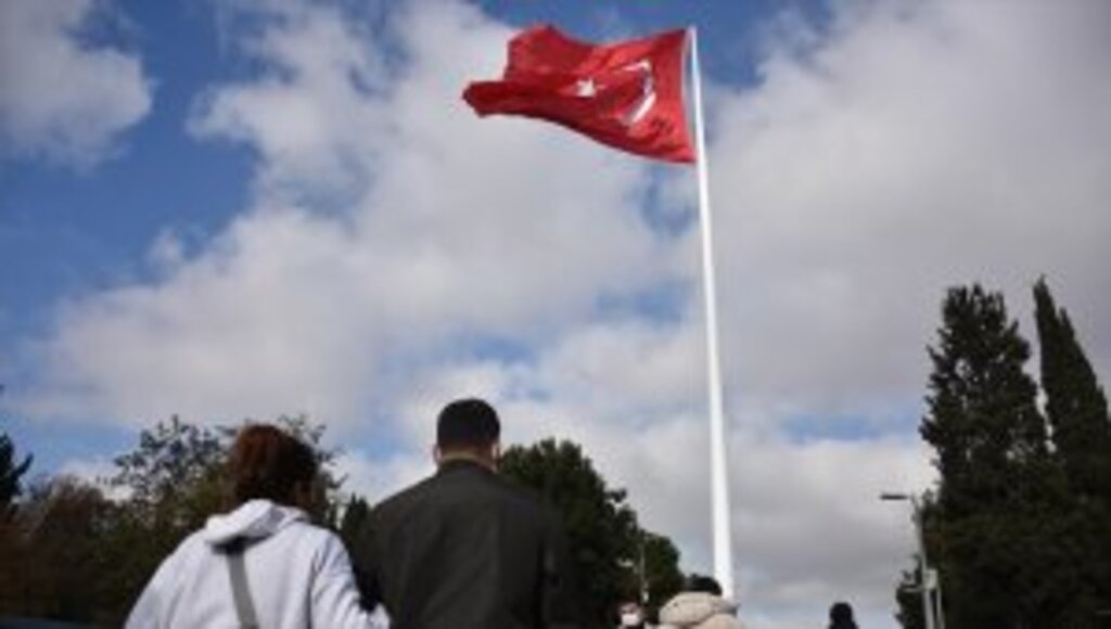 Türkiye'nin en uzun bayrak direklerine Türk bayrağı çekildi