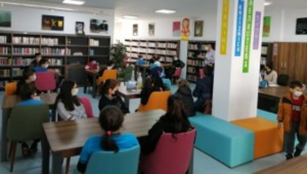 YENİLENEN YÜZÜYLE HİZMETE GİREN TEKKEKÖY HALK KÜTÜPHANESİNE YOĞUN İLGİ