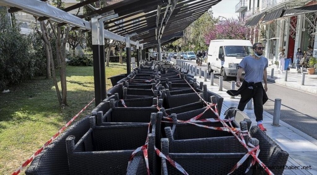 Yunanistan'da lokanta ve kafeler kepenk kapattı