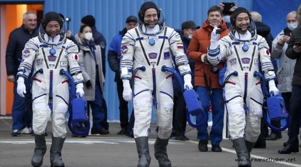 Japon milyarder uzay gezisi sonrası dünyaya döndü