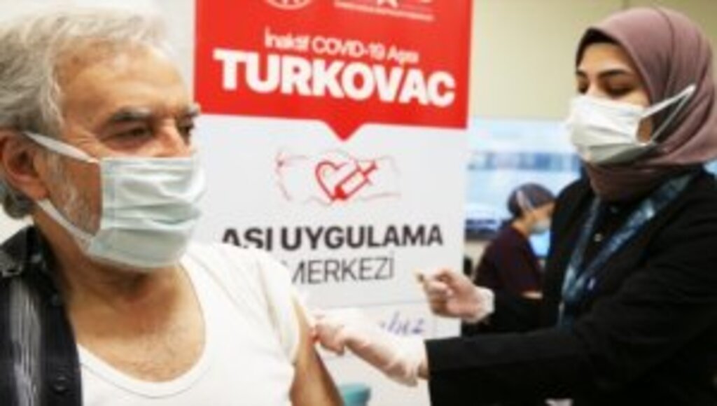 Yerli Kovid-19 aşısı TURKOVAC'ın şehir hastanelerinde uygulanmasına başlandı