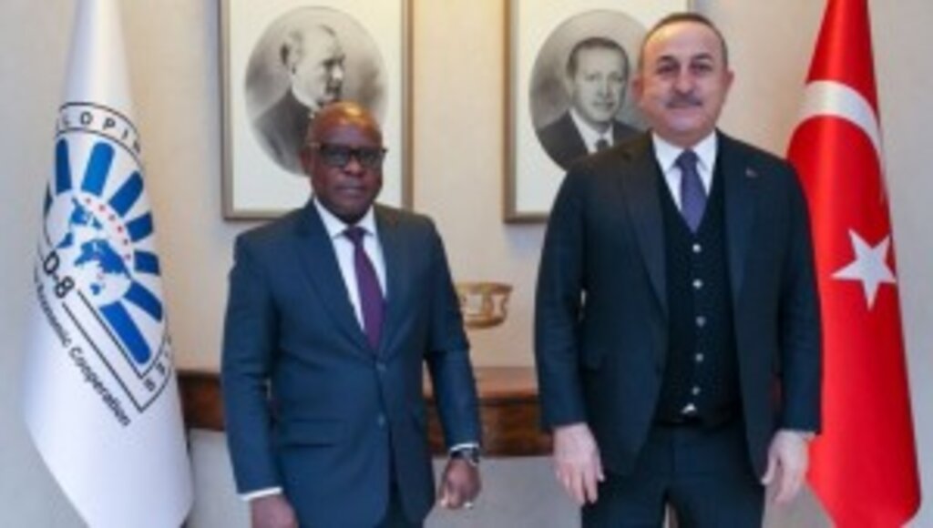 Bakan Mevlüt Çavuşoğlu, Isiaka Abdulkadir Imam'ı tebrik etti