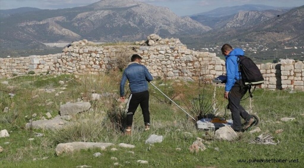 Beçin Antik Kenti'nde yer altı radarıyla tarihe ışık tutuluyor