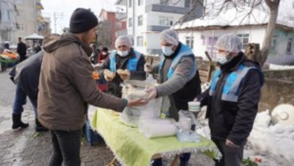 ÇARŞAMBA BELEDİYESİ’NDEN İÇLERİ ISITAN İKRAM