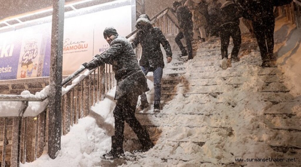 Günlerdir Yapılan Tüm Uyarılara Rağmen Beklenen Kar İstanbul'u Esir Aldı
