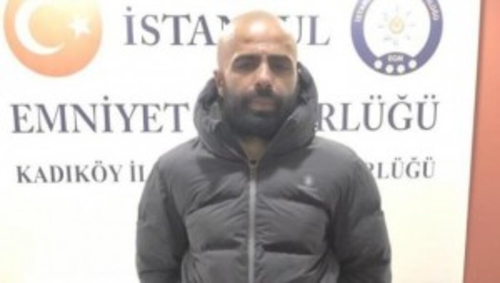 Kadıköy Metrosunda kadın yolculara bıçak çekip hakaret eden zanlı hakkında hapis istemi