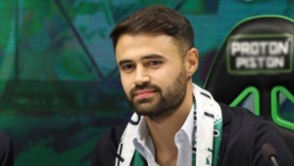 Konyasporlu milli futbolcu Ahmet Çalık trafik kazasında hayatını kaybetti
