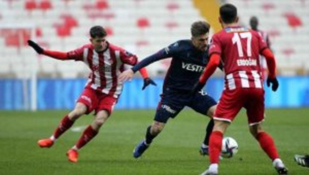 Lider Trabzonspor Sivas'ta hız kesti