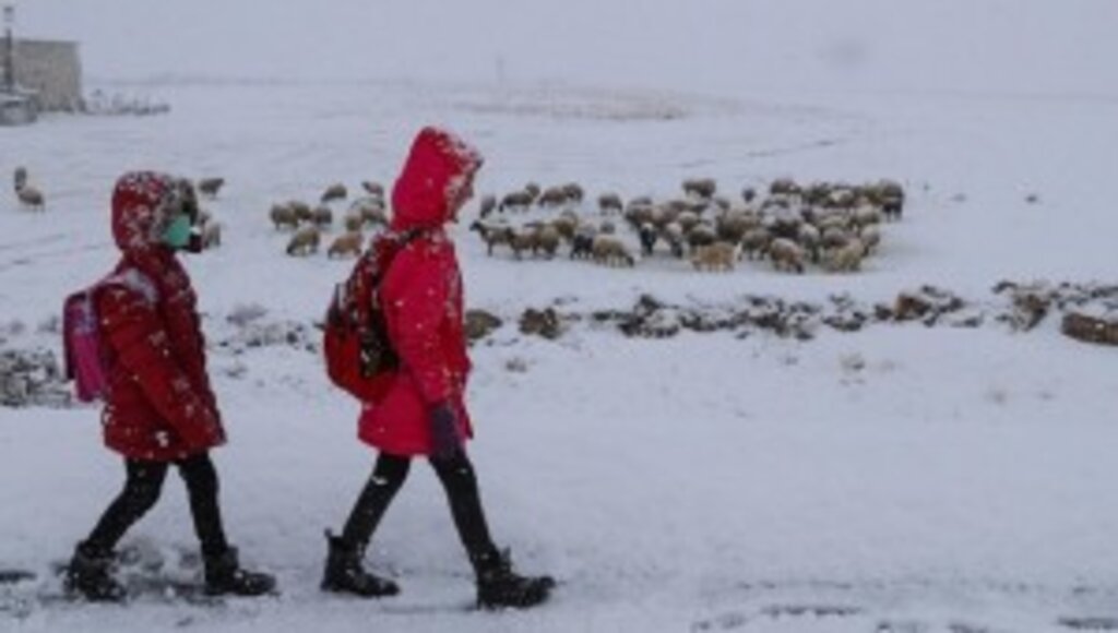 Olumsuz hava şartları nedeni ile birçok ilde eğitime ara verildi