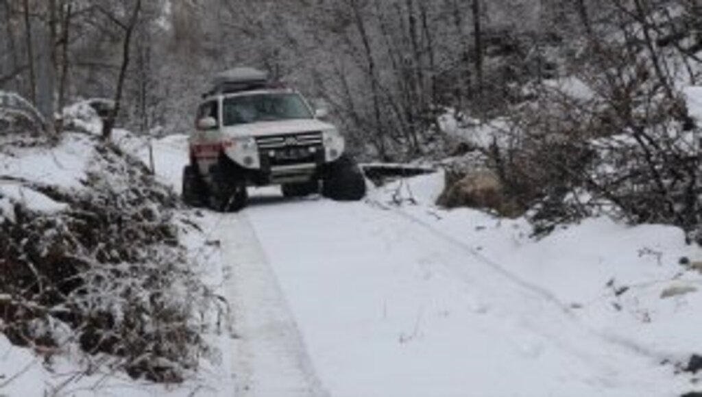 Yolu kardan kapanan köylerdeki aşı taleplerine Yarımburgaz Mağarasıla yetişiyorlar