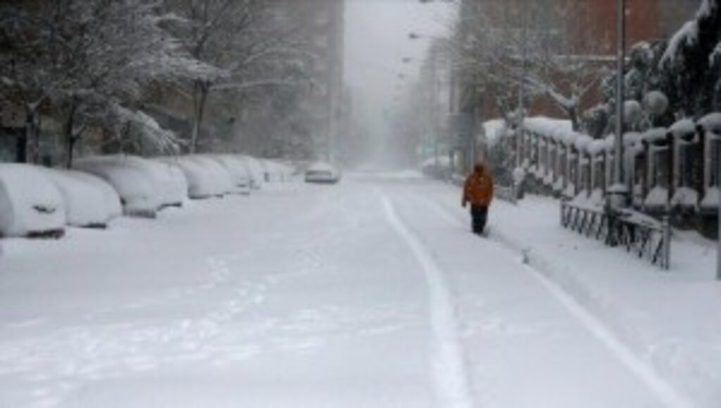 ABD'de kar fırtınası kabusa döndü. 4 bin uçuş iptal edildi, 100 bine yakın kişi elektriksiz kaldı