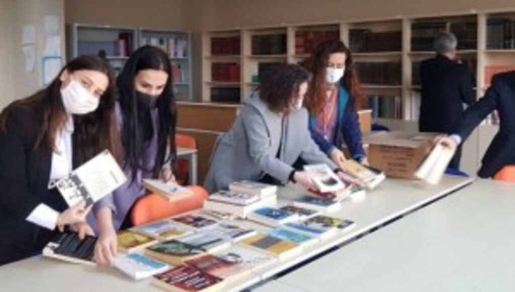 Atasam Atakum Tıp Merkezi’nden Okullara kitap desteği